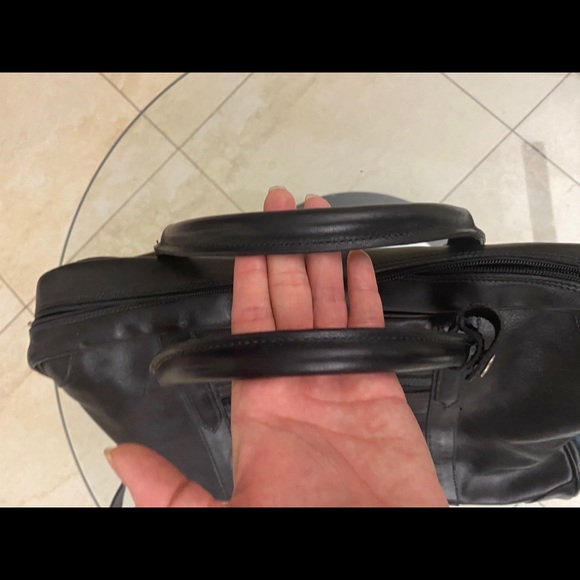 Roots Canada Black Genuine Leather Duffle Bag - Picture 6 of 13